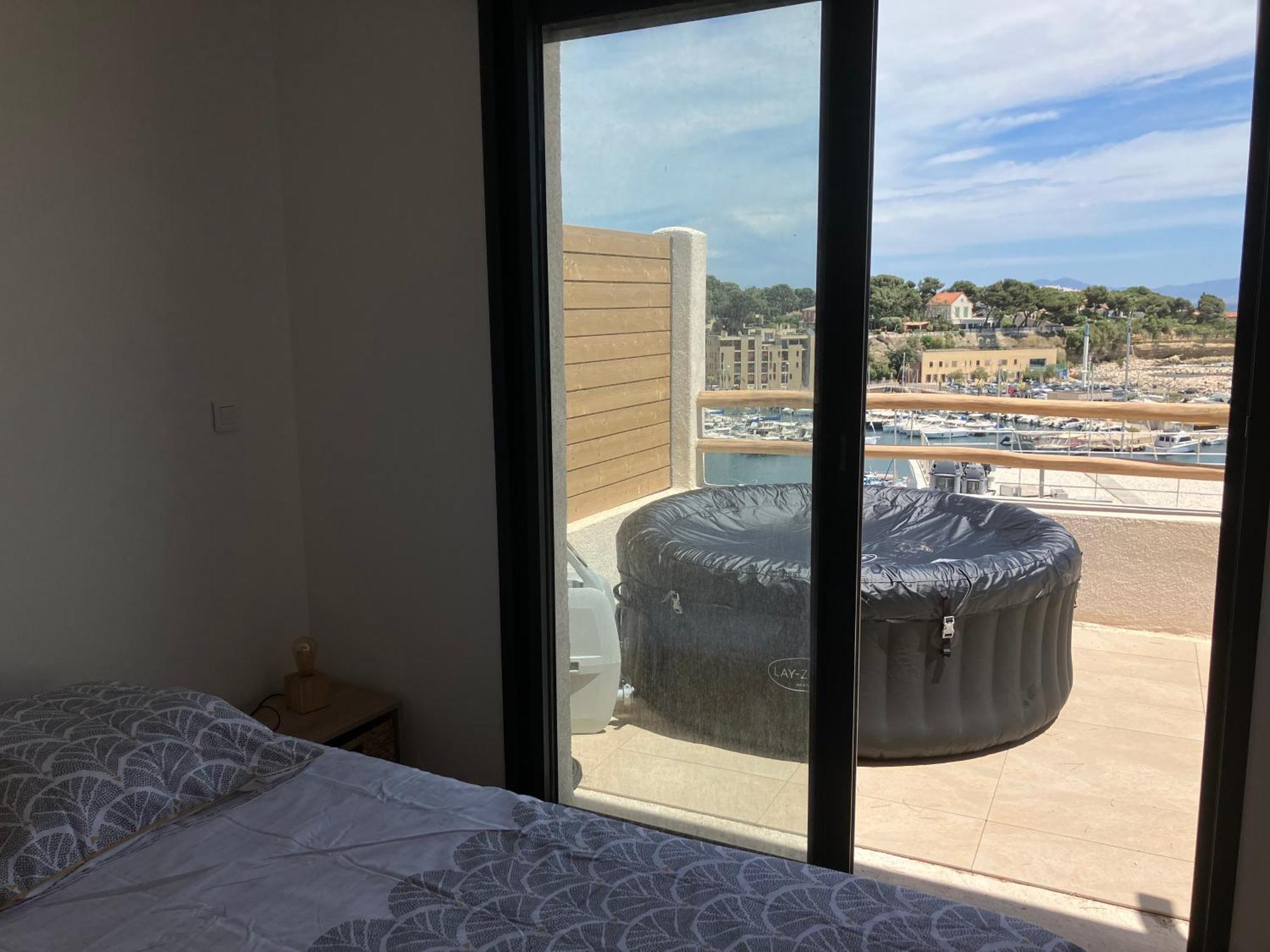 Apartment T2 Vue Sur Le Port Jacuzzi Terrasse Et Parking Carry-le-Rouet